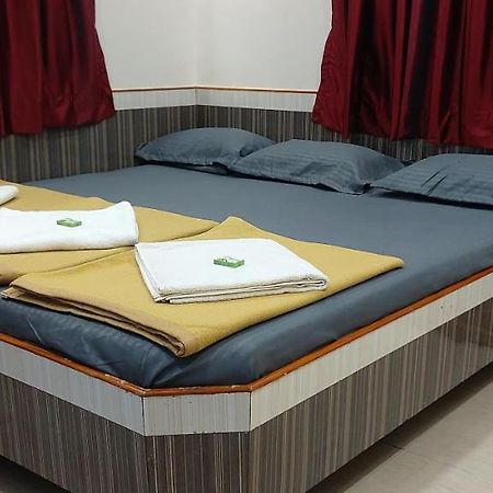 Sai Raghunandan Guest House Shirdi Zewnętrze zdjęcie