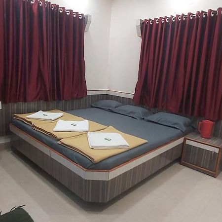 Sai Raghunandan Guest House Shirdi Zewnętrze zdjęcie