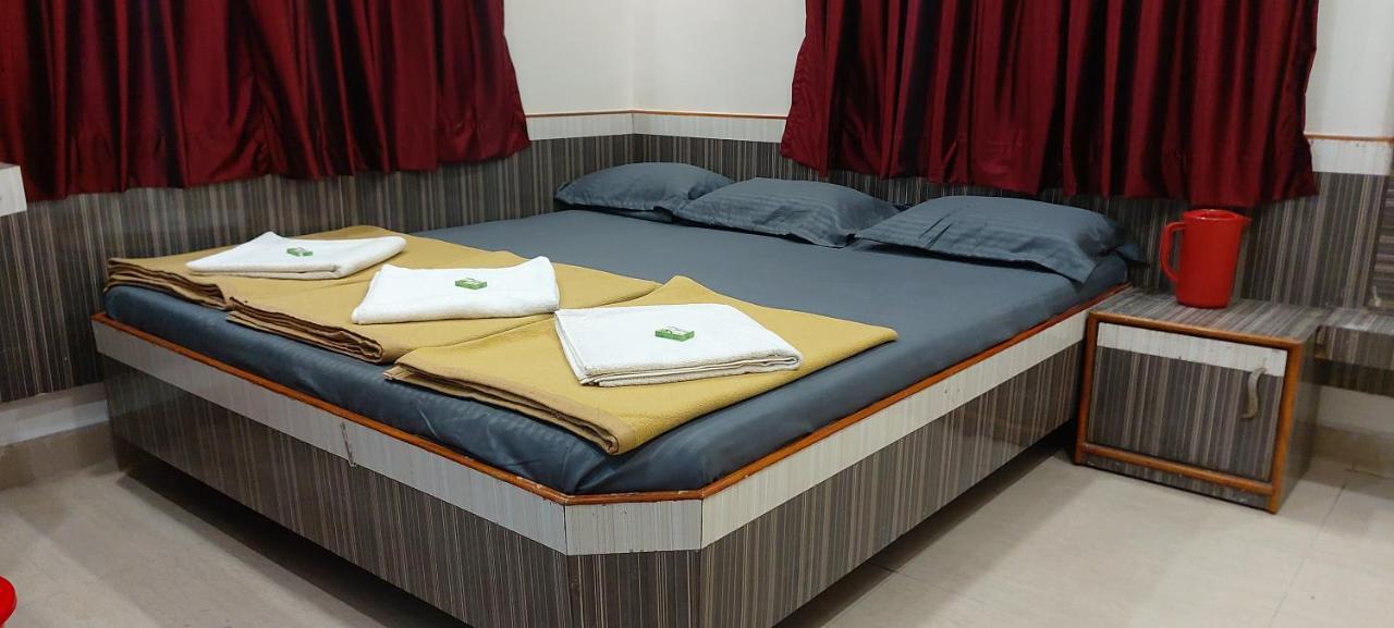 Sai Raghunandan Guest House Shirdi Zewnętrze zdjęcie