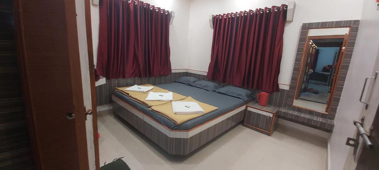 Sai Raghunandan Guest House Shirdi Zewnętrze zdjęcie