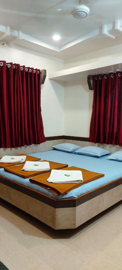 Sai Raghunandan Guest House Shirdi Zewnętrze zdjęcie