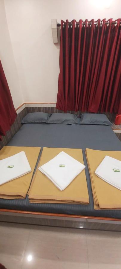 Sai Raghunandan Guest House Shirdi Zewnętrze zdjęcie