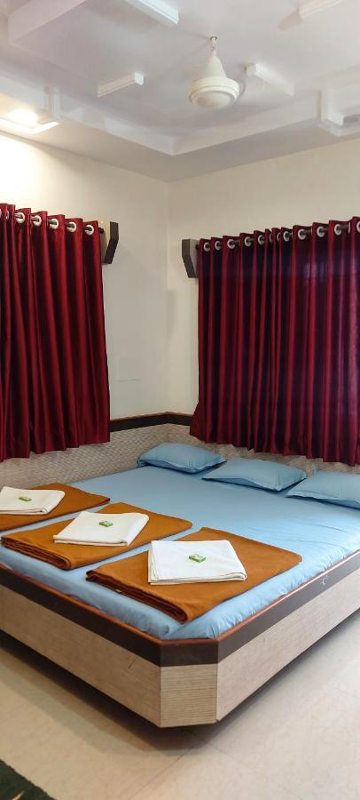 Sai Raghunandan Guest House Shirdi Zewnętrze zdjęcie