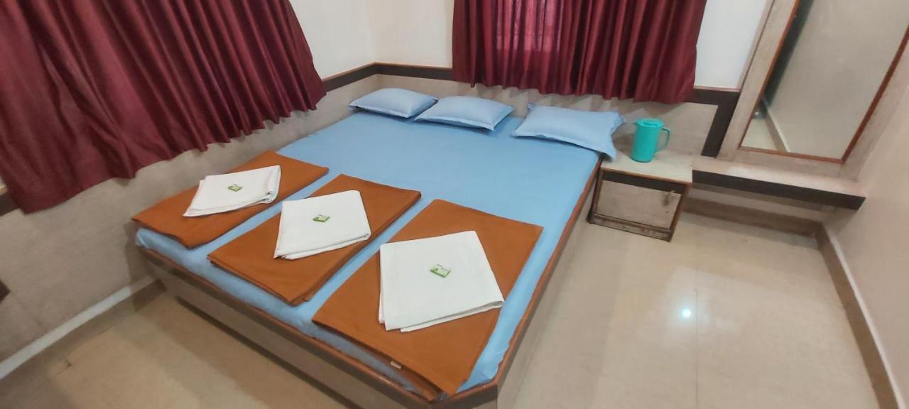 Sai Raghunandan Guest House Shirdi Zewnętrze zdjęcie