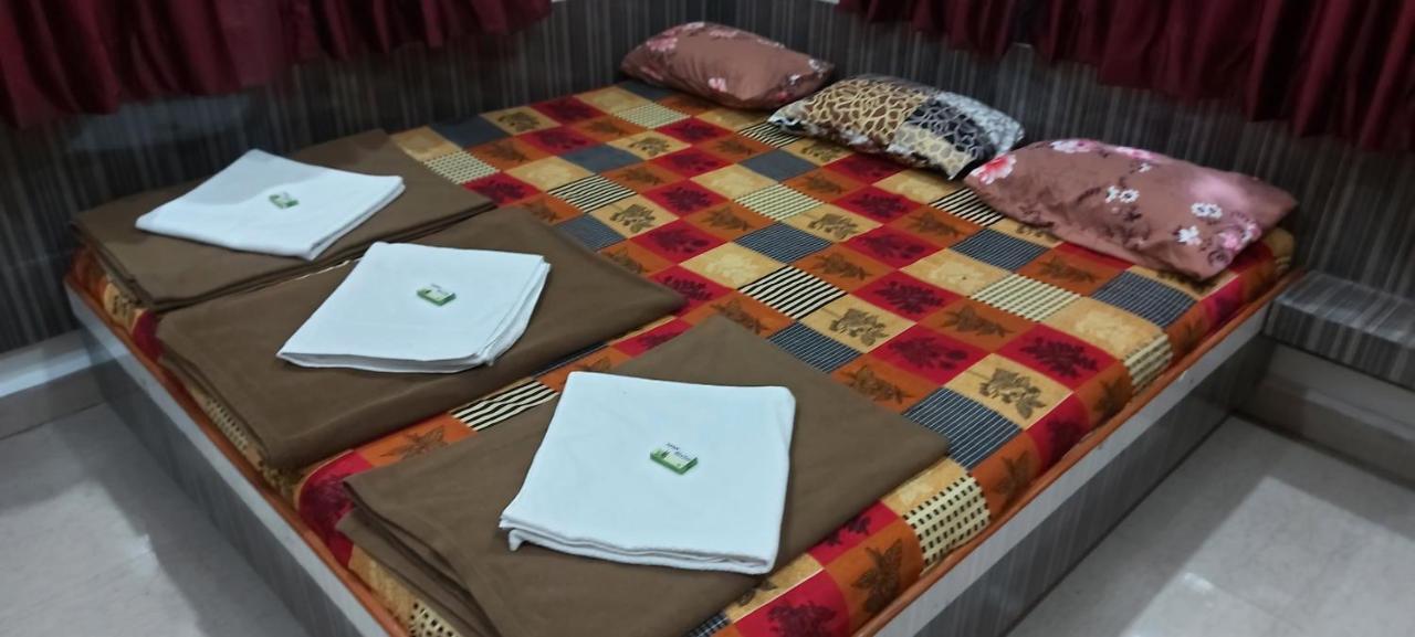 Sai Raghunandan Guest House Shirdi Zewnętrze zdjęcie