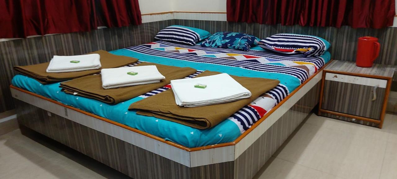 Sai Raghunandan Guest House Shirdi Zewnętrze zdjęcie