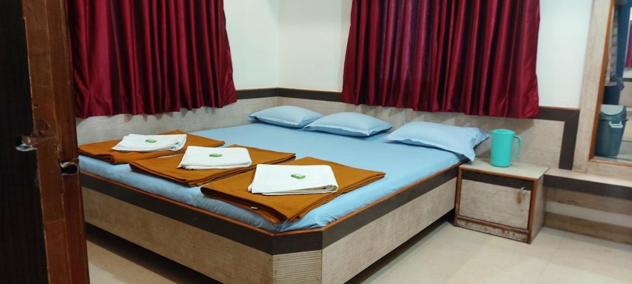 Sai Raghunandan Guest House Shirdi Zewnętrze zdjęcie